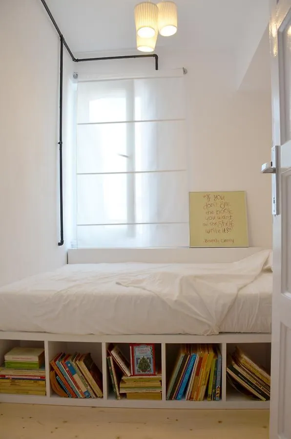 Book Studio Bucharest 0*,  Romania